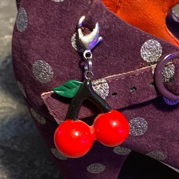 Adorable VTG Poetic License Mary Janes,purple suede w/silver dots,Cherry charm 8 - Picture 5 of 11